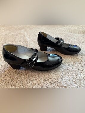 American Eagle girls black patent Mary Jane dress shoes size 3.5 youth in EUC!!